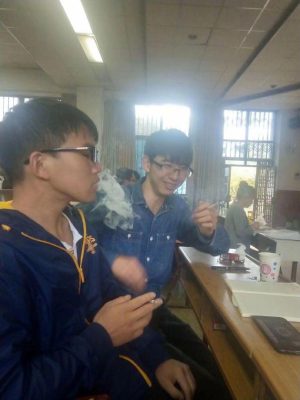 烟草专业的同学在上课...-微看VCAN
