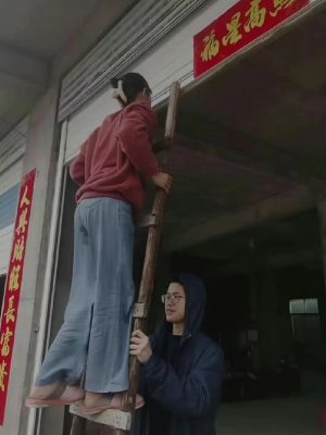 贴春联，哈哈哈-微看VCAN
