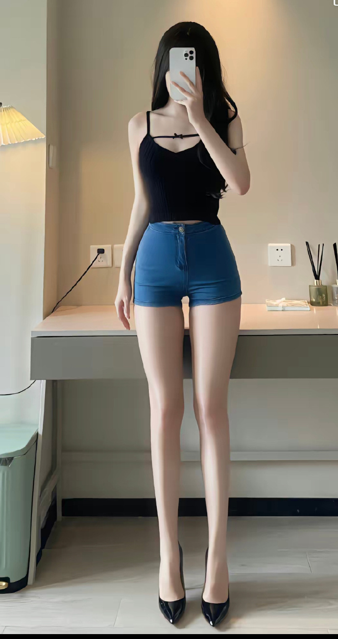 今晚穿这个见网友会不会唐突啊 ​​​-妹子图社区-休闲娱乐-微看VCAN