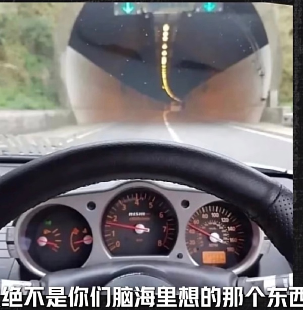 这只能单手握方向盘了！-无聊图社区-休闲娱乐-微看VCAN