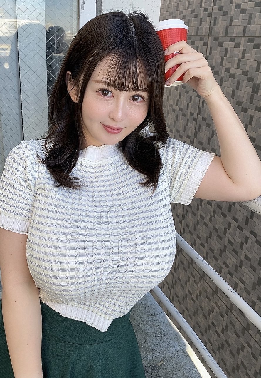 号称有K奶《神楽ももか》神级女优出道！ 国宝级美体就算有穿还是包不住！-微看VCAN