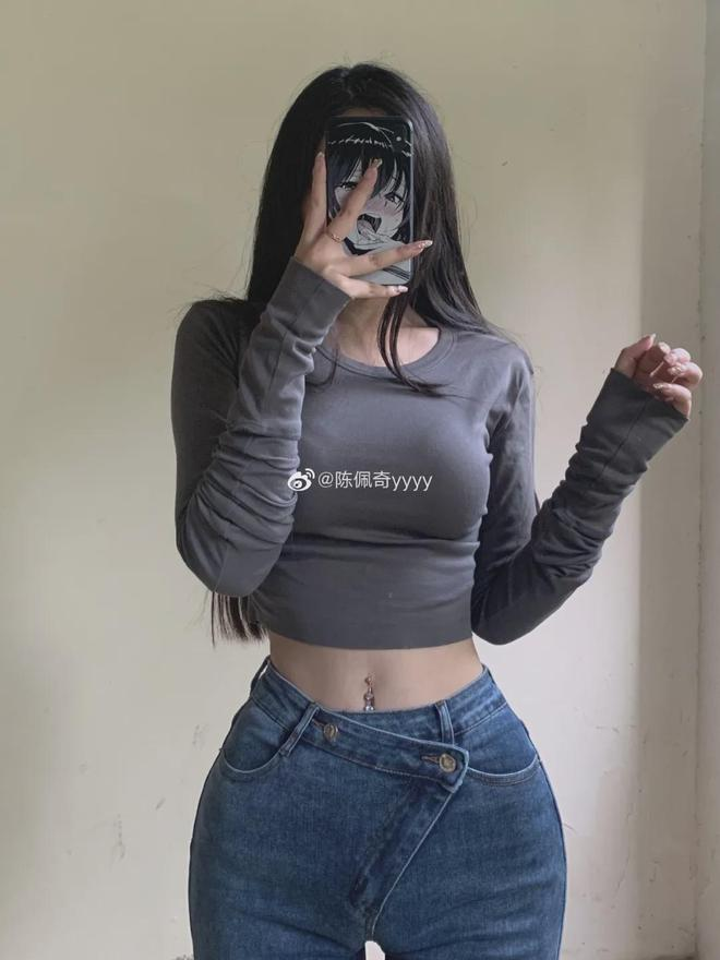 95后重庆健身辣妹子晒出“腰精照”，女生看了都狂舔屏-微看VCAN