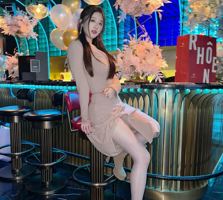 轩子巨二兔复播惊现”双喜”门贴 网友热议：女神已秘密结婚？-微看VCAN